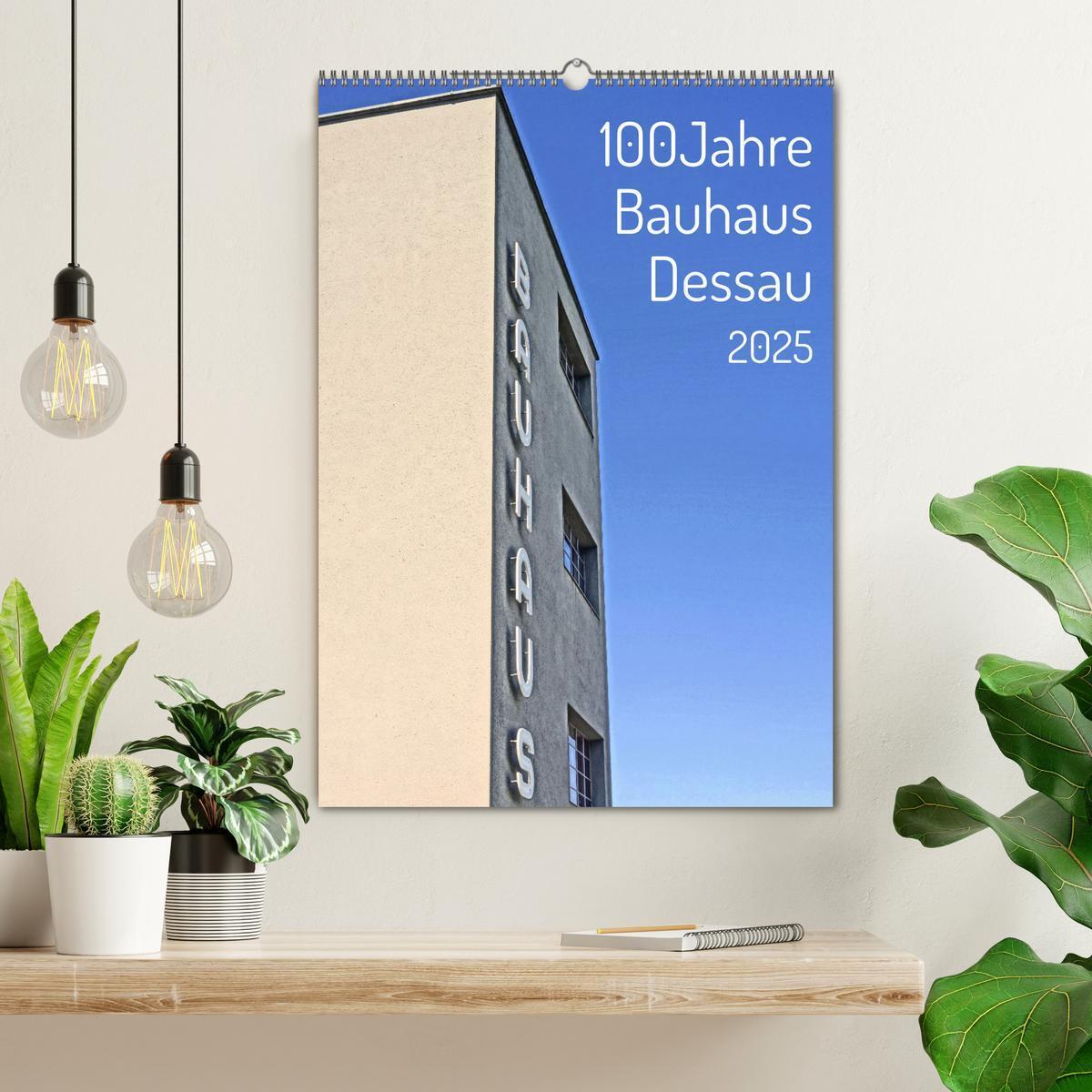 Bild: 9783435916481 | 100 Jahre Bauhaus Dessau (Wandkalender 2025 DIN A2 hoch), CALVENDO...