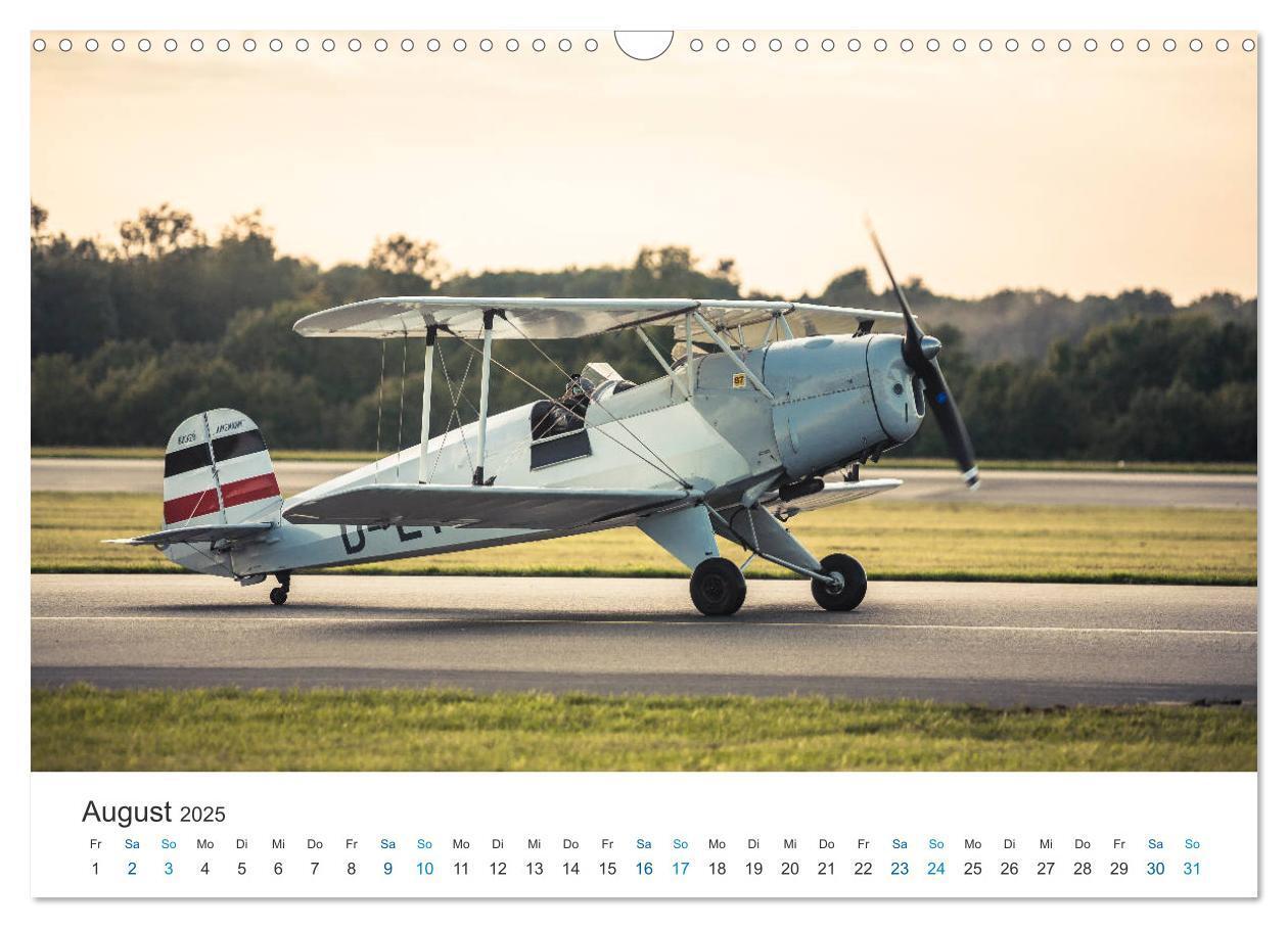 Bild: 9783435829927 | AVIATION CLASSICS seen by custompix.de (Wandkalender 2025 DIN A3...