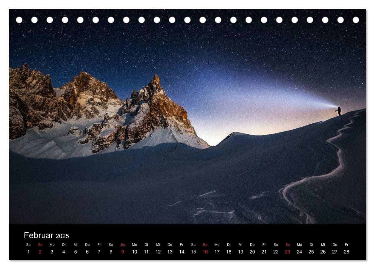 Bild: 9783435558186 | Sternensucher - Landschaft unter Sternen (Tischkalender 2025 DIN A5...