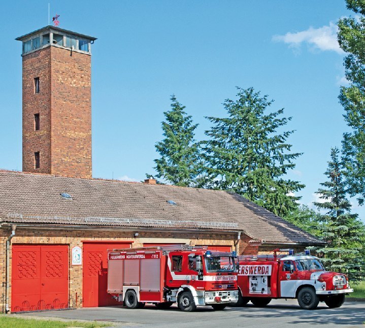 Bild: 9783861339281 | Jahrbuch Feuerwehrfahrzeuge 2020 | Taschenbuch | 2019 | Podszun