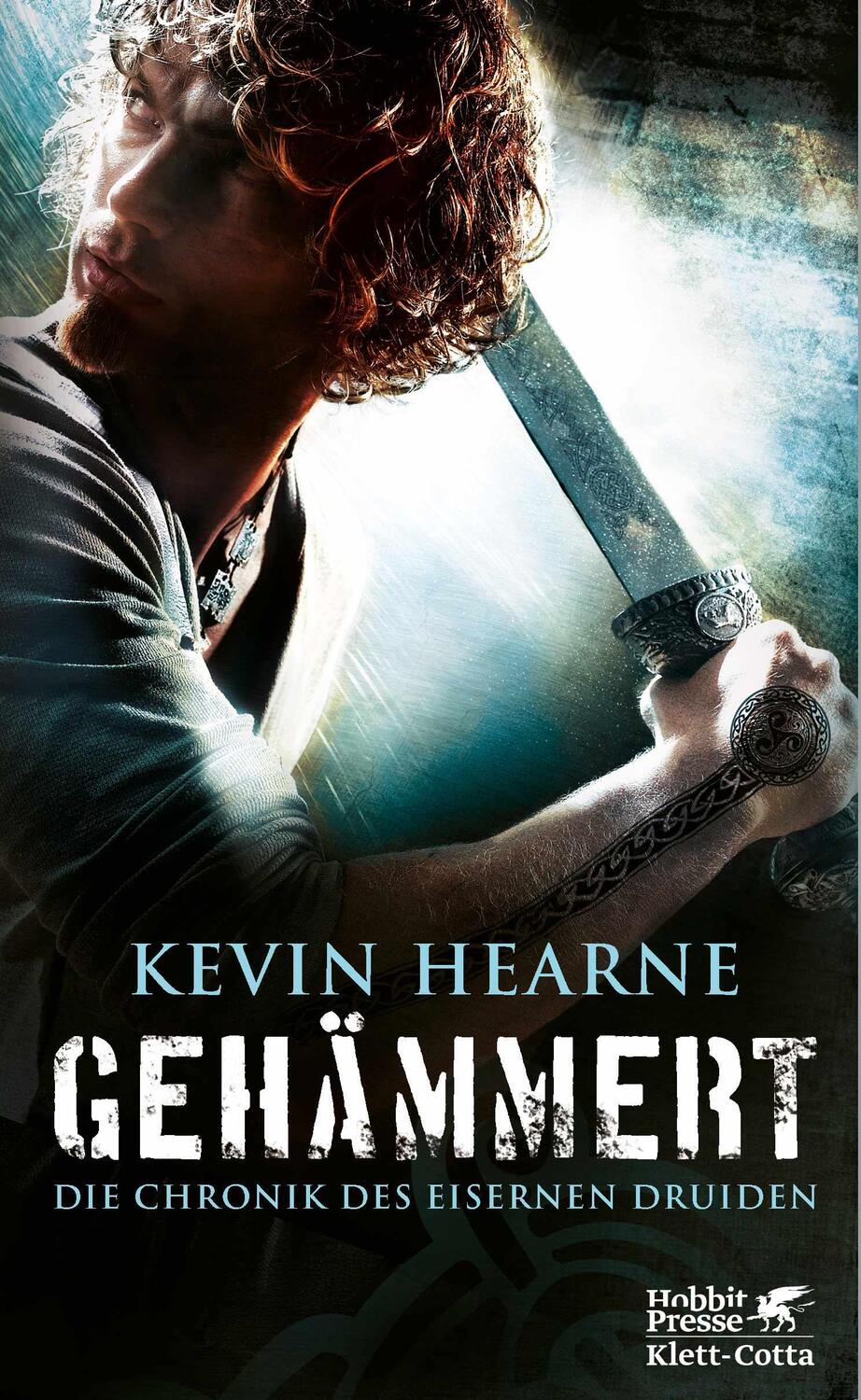 Cover: 9783608939330 | Gehämmert | Die Chronik des Eisernen Druiden 3 | Kevin Hearne | Buch