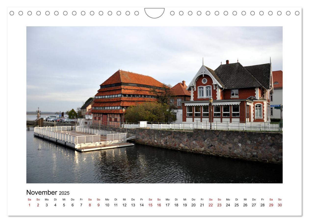 Bild: 9783435431694 | Neustadt in Holstein - Charmante Stadt am Meer (Wandkalender 2025...