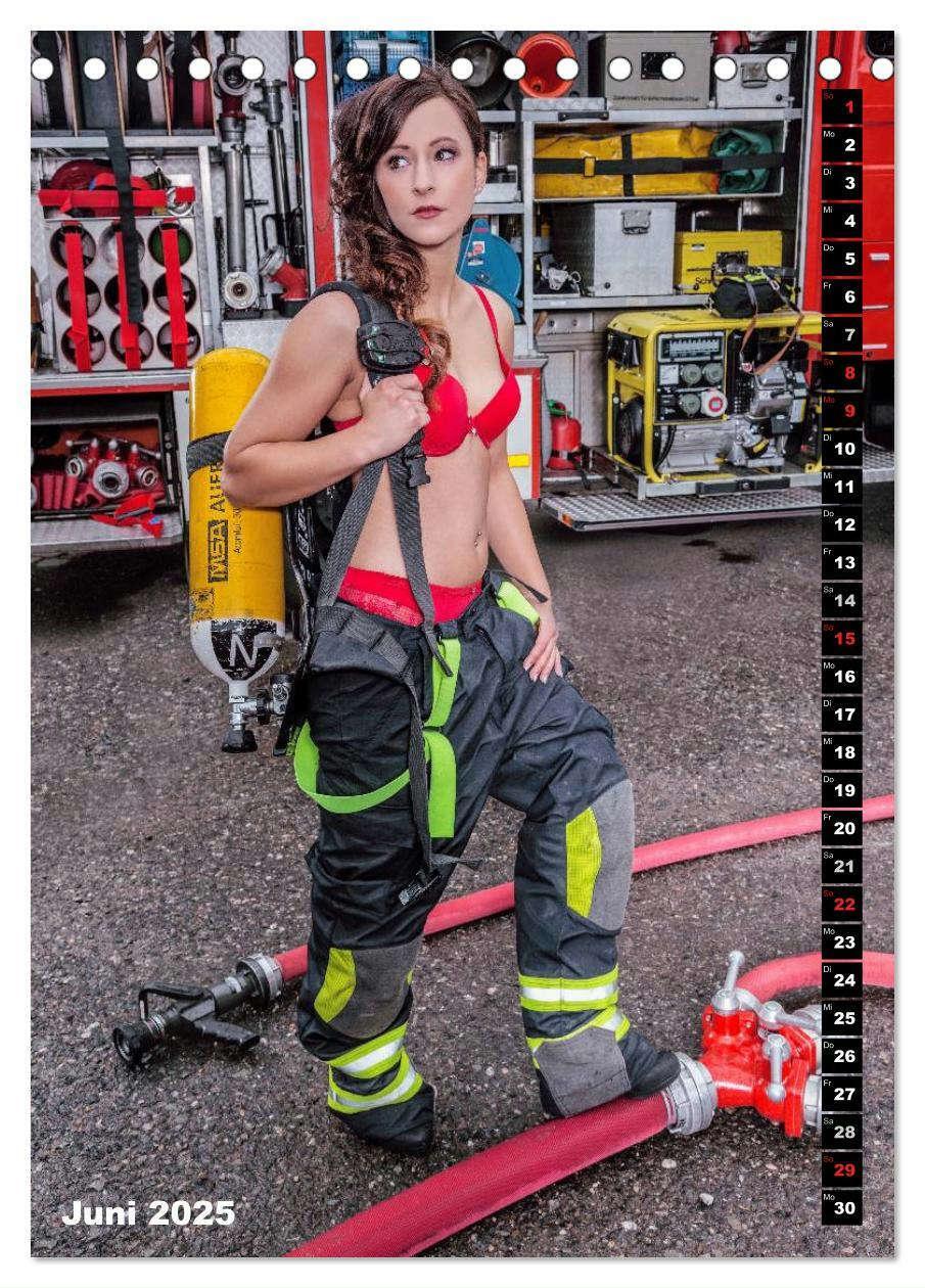 Bild: 9783457057513 | Feuerwehrkalender 2025 (Tischkalender 2025 DIN A5 hoch), CALVENDO...