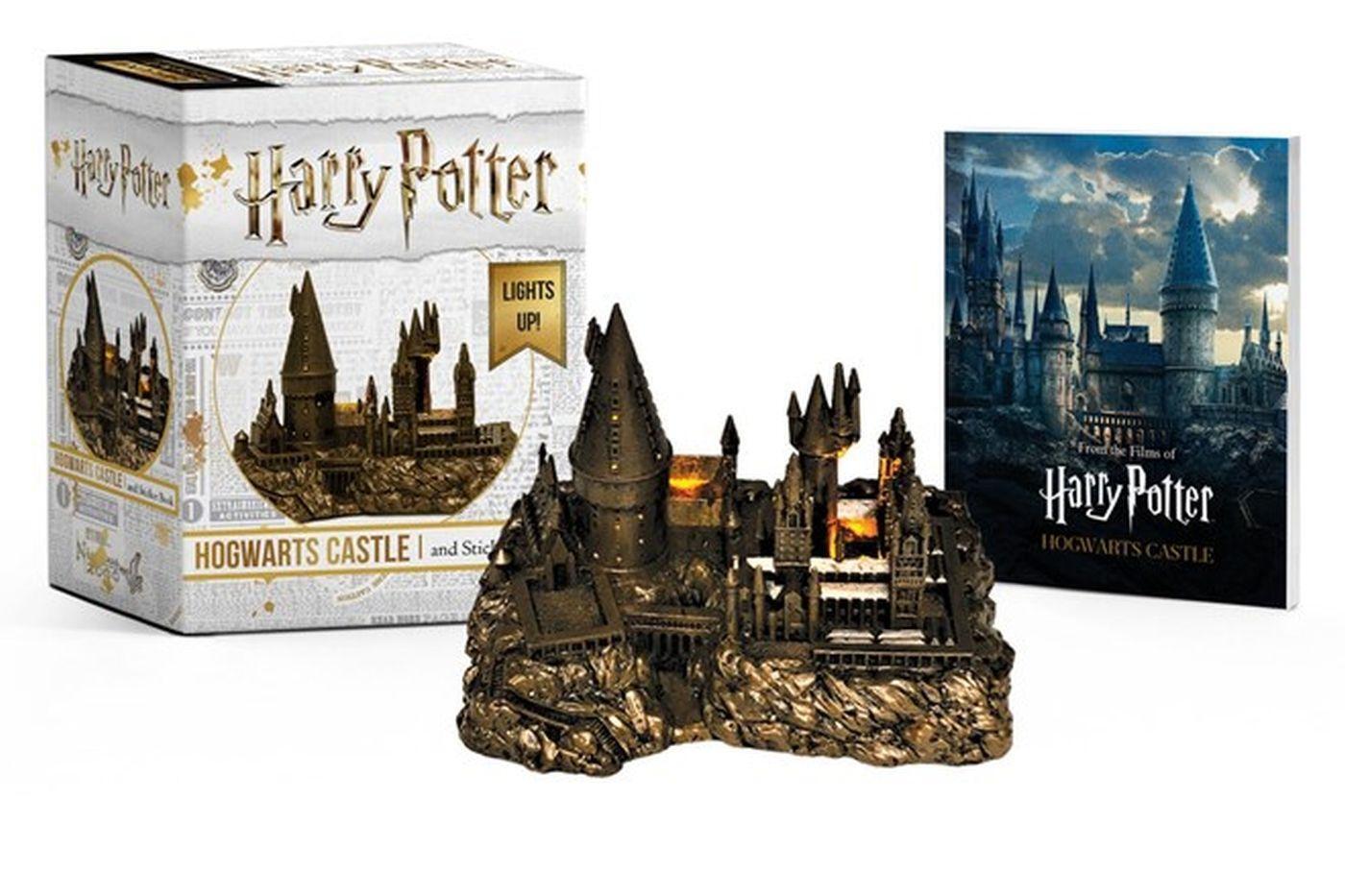 Cover: 9780762464401 | Harry Potter Hogwarts Castle and Sticker Book: Lights Up! | Press