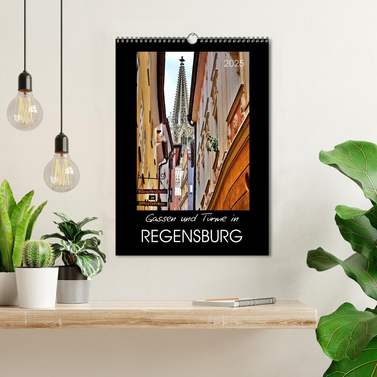 Bild: 9783457029954 | Gassen und Türme in Regensburg (Wandkalender 2025 DIN A3 hoch),...