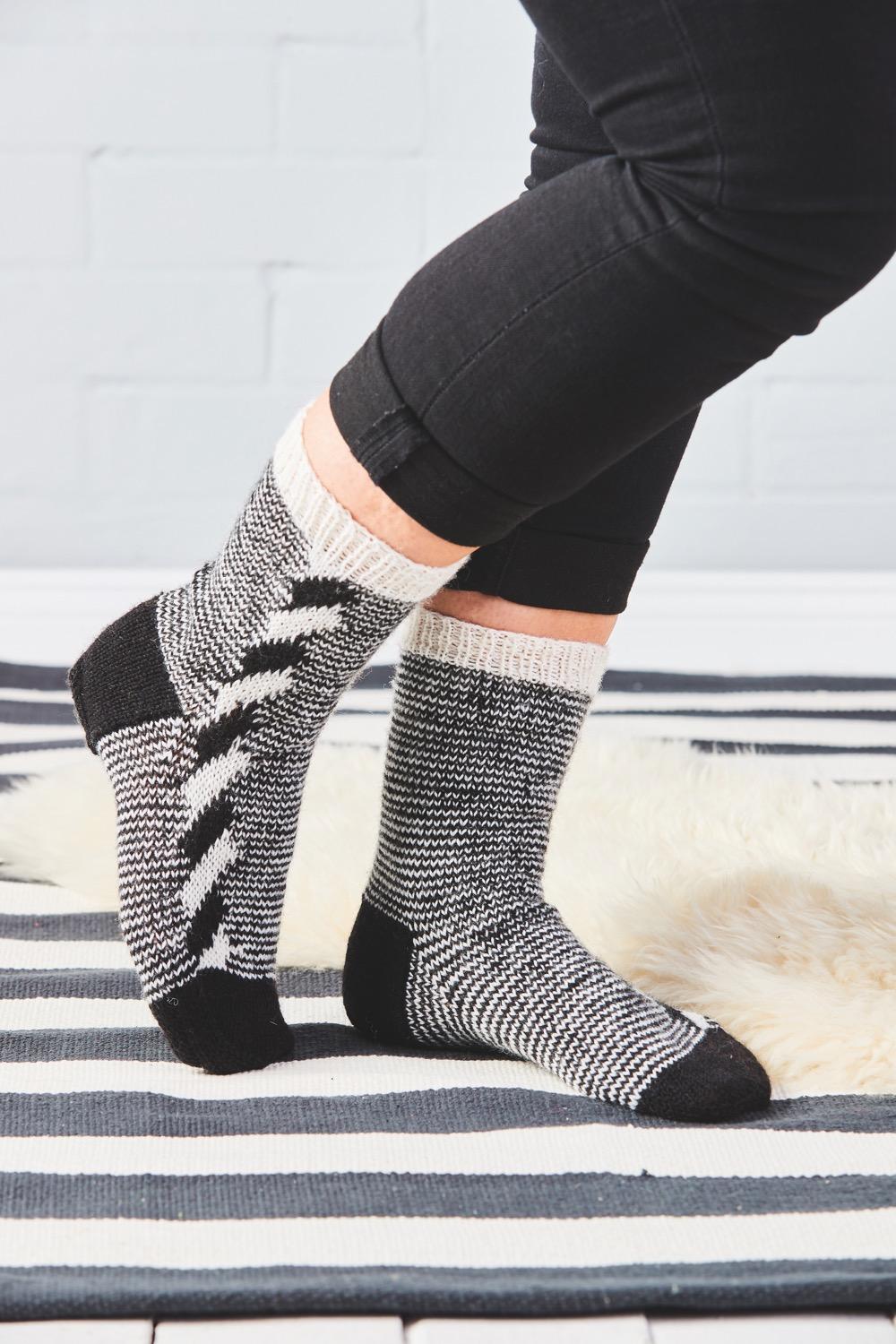 Bild: 9783841065711 | Socken mit Hebemaschen | Tolle Muster einfach stricken | Babette Ulmer