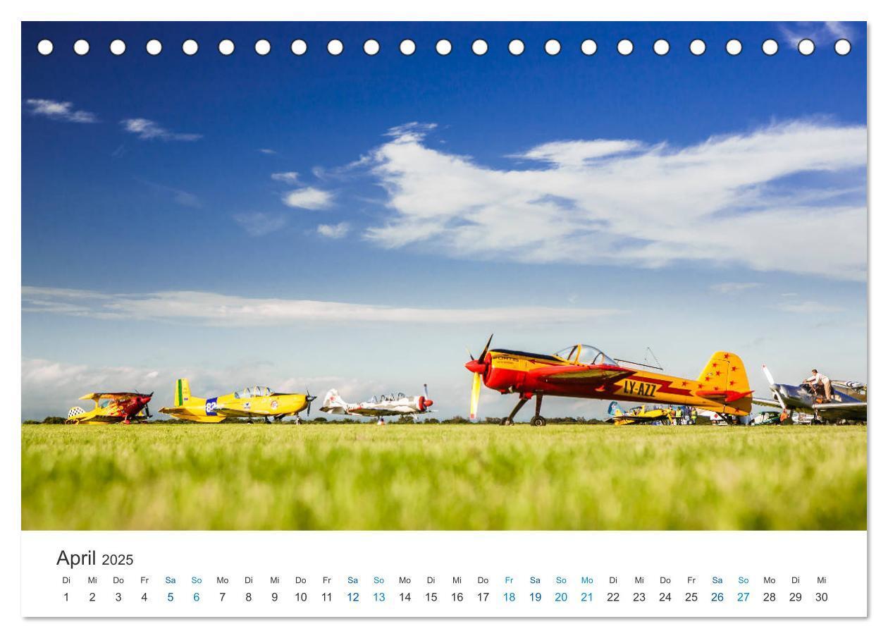 Bild: 9783435817290 | AVIATION CLASSICS seen by custompix.de (Tischkalender 2025 DIN A5...