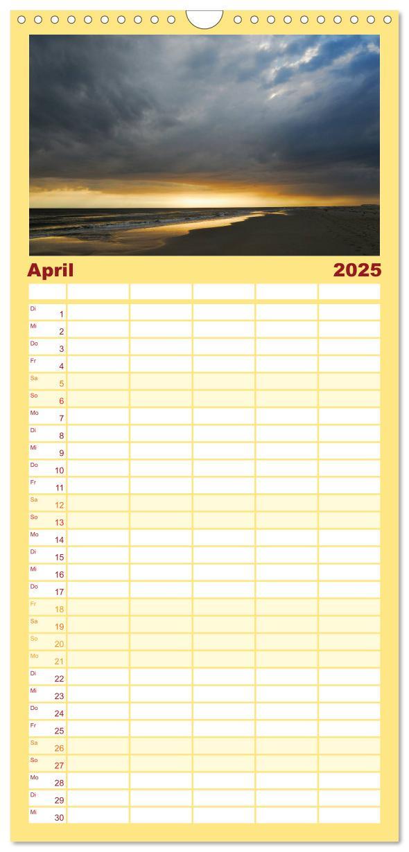 Bild: 9783457118023 | Familienplaner 2025 - Amrum mit 5 Spalten (Wandkalender, 21 x 45...