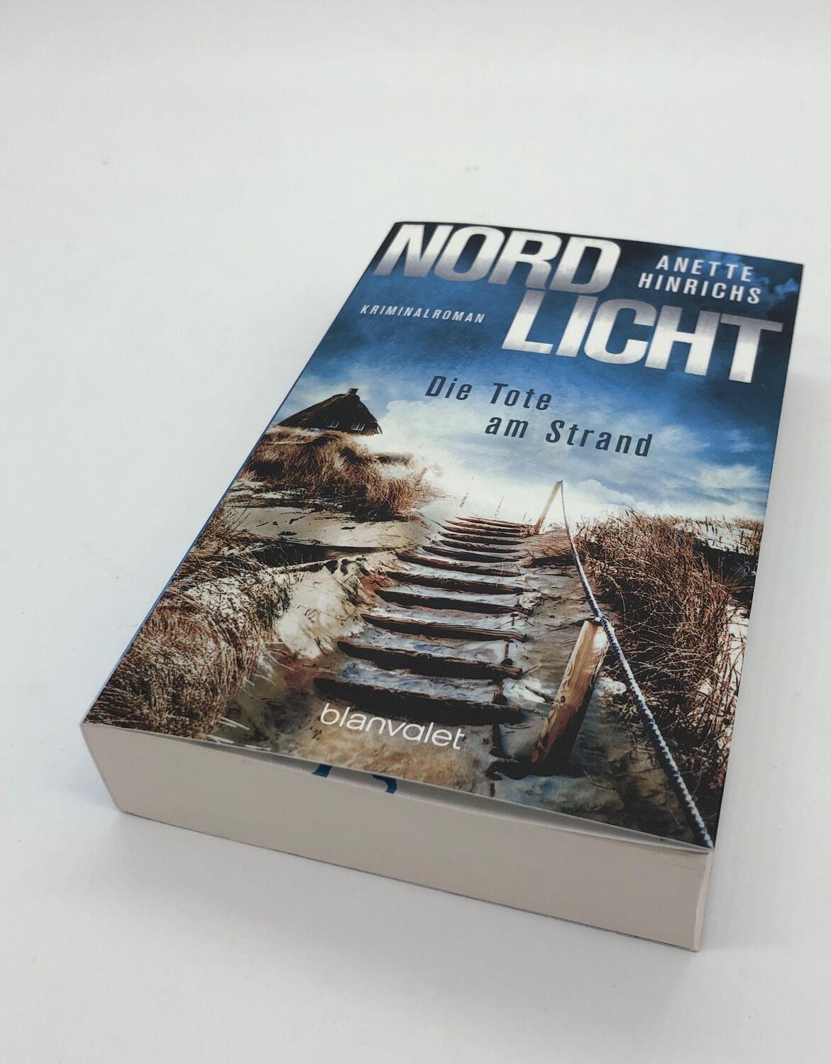 Bild: 9783734107221 | Nordlicht - Die Tote am Strand | Kriminalroman | Anette Hinrichs