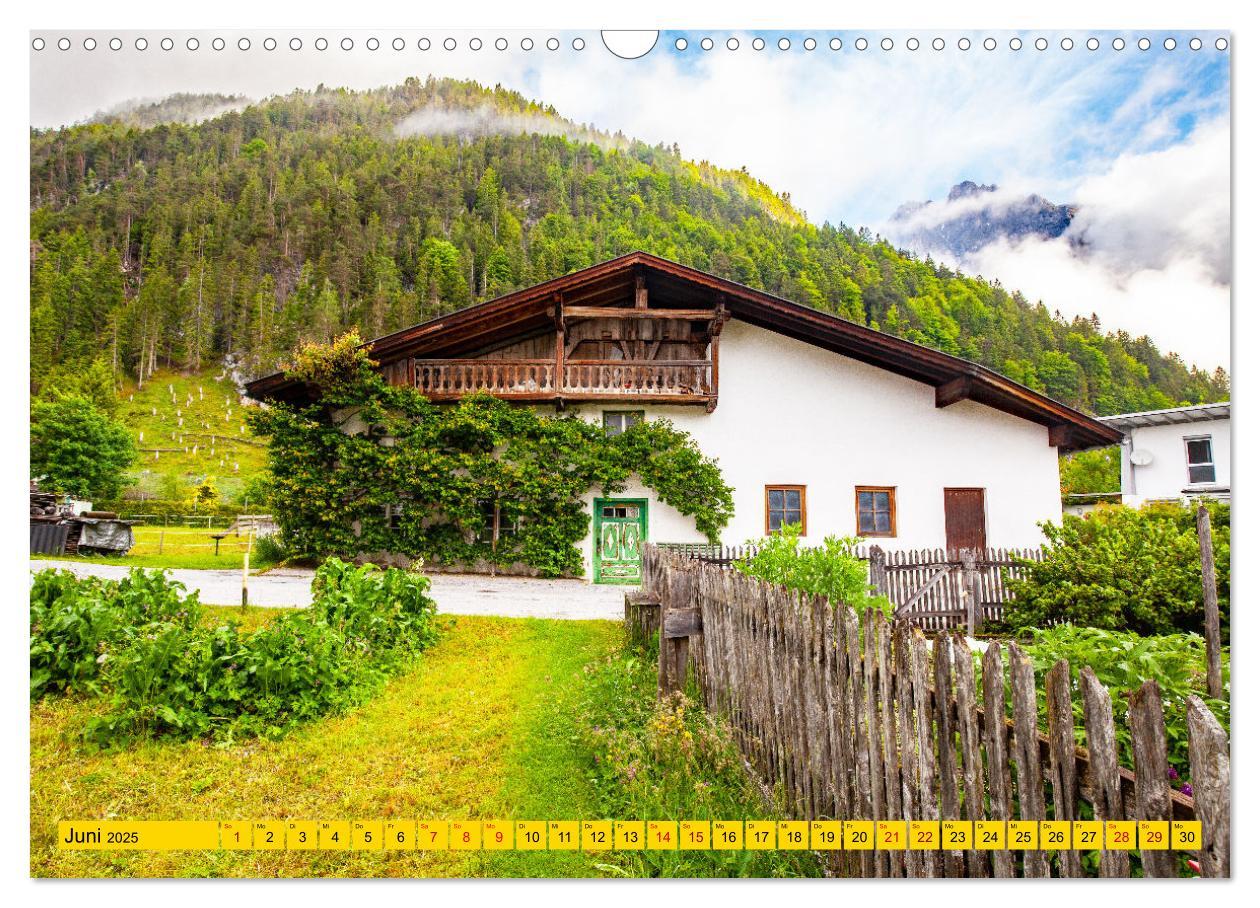 Bild: 9783457143605 | Historische Bauernhäuser im Tiroler Leutaschtal (Wandkalender 2025...