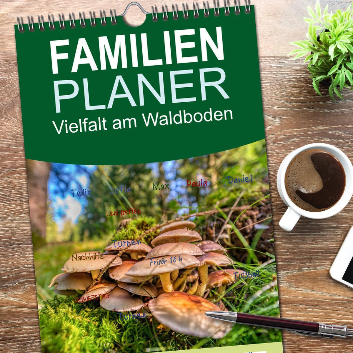 Bild: 9783457095195 | Familienplaner 2025 - Vielfalt am Waldboden mit 5 Spalten...