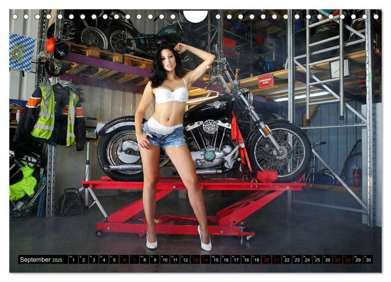 Bild: 9783435115945 | Motorräder und Sexy Girls (Wandkalender 2025 DIN A4 quer), CALVENDO...