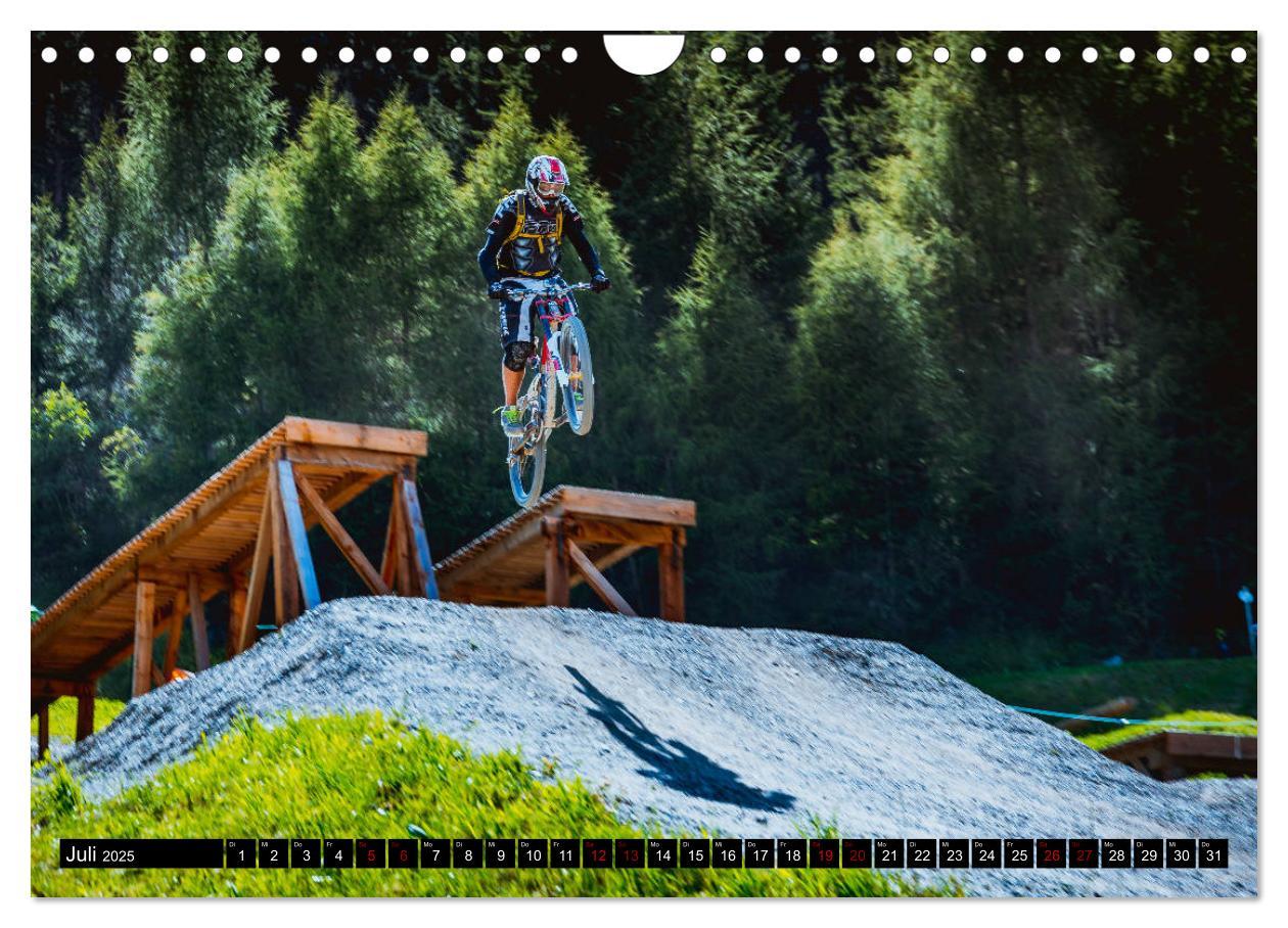 Bild: 9783435434084 | Downhill Action (Wandkalender 2025 DIN A4 quer), CALVENDO...