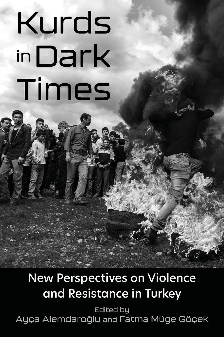 Cover: 9780815637806 | Kurds in Dark Times | Fatma Müge Göçek | Taschenbuch | Paperback