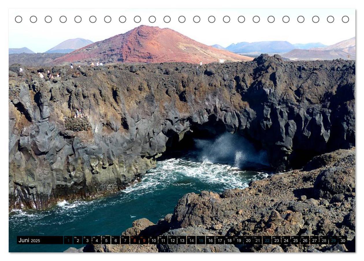 Bild: 9783435710942 | Vulkaninsel Lanzarote (Tischkalender 2025 DIN A5 quer), CALVENDO...