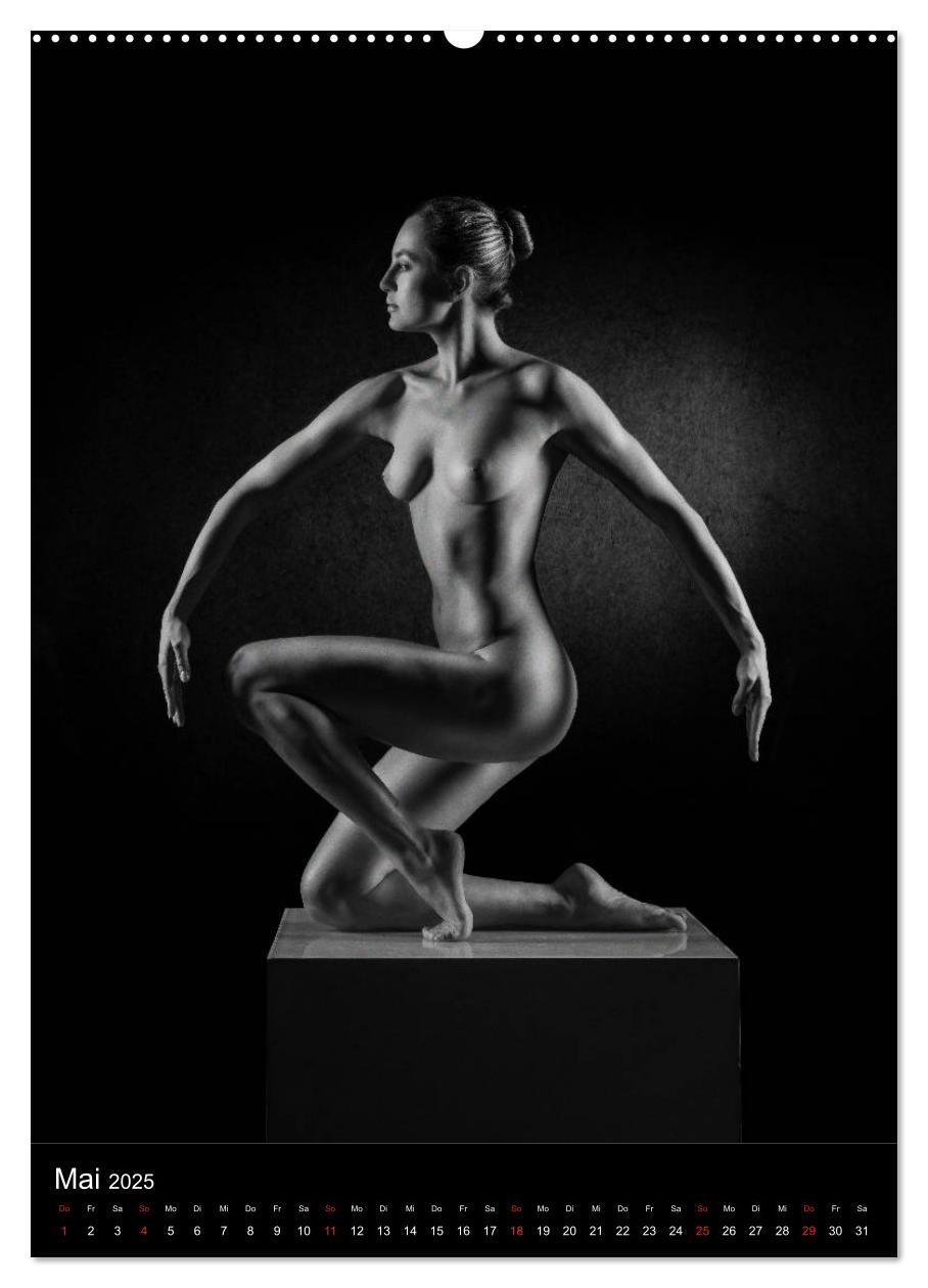 Bild: 9783435969883 | BODY SCULPTURE (Wandkalender 2025 DIN A2 hoch), CALVENDO...