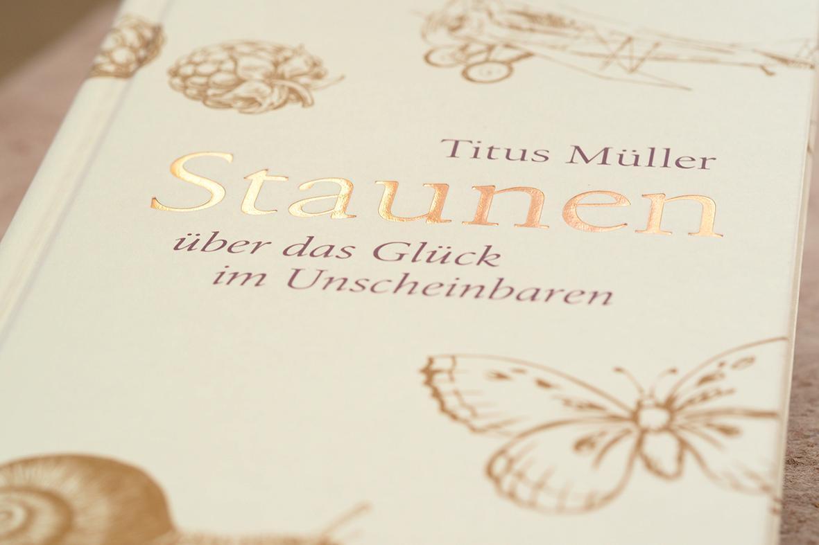Bild: 9783963401084 | Staunen über das Glück im Unscheinbaren | Titus Müller | Buch | 128 S.