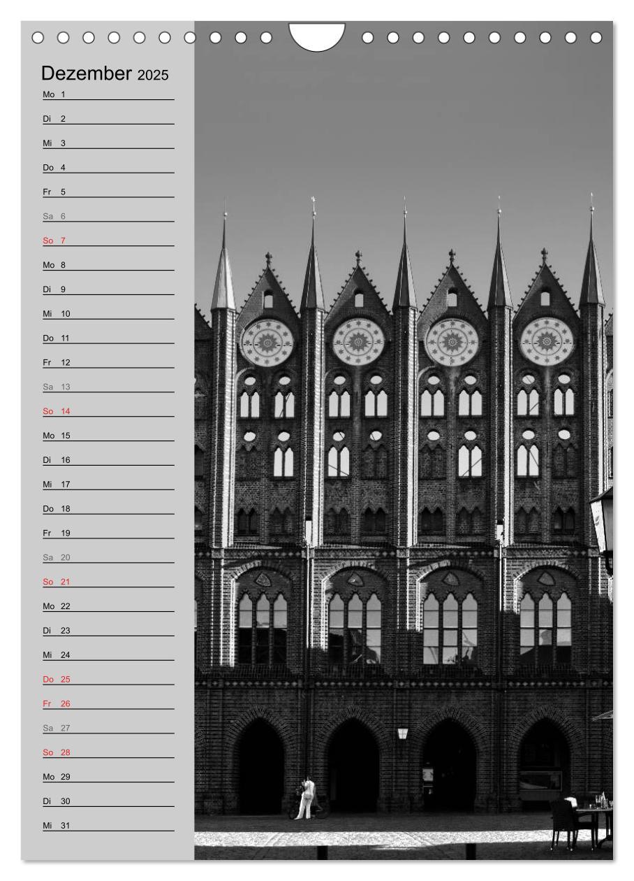 Bild: 9783457029480 | Stralsund. Ein Hauch längst vergangener Zeiten (Wandkalender 2025...