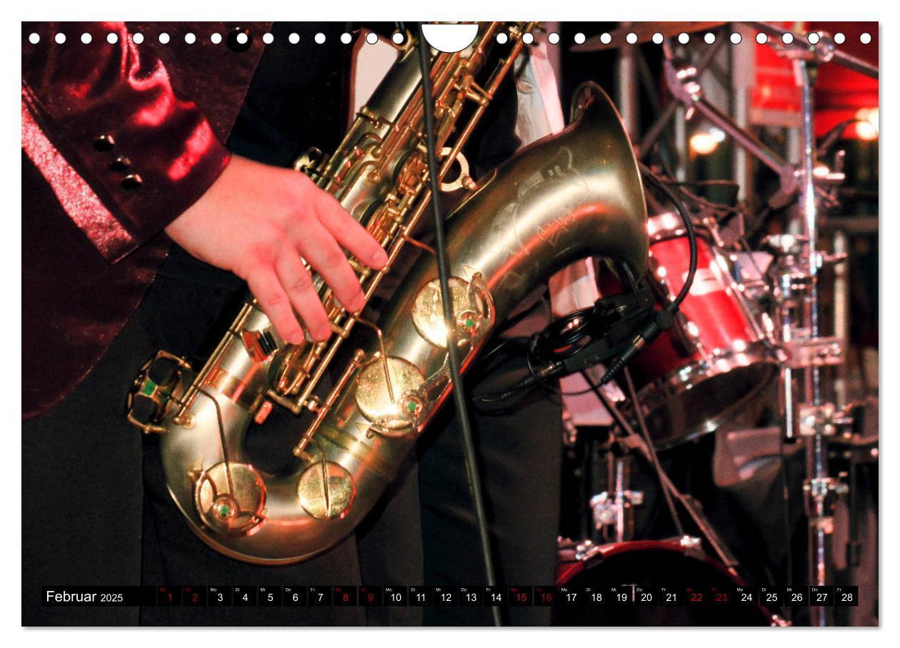 Bild: 9783435362820 | SAXOPHON - on stage (Wandkalender 2025 DIN A4 quer), CALVENDO...