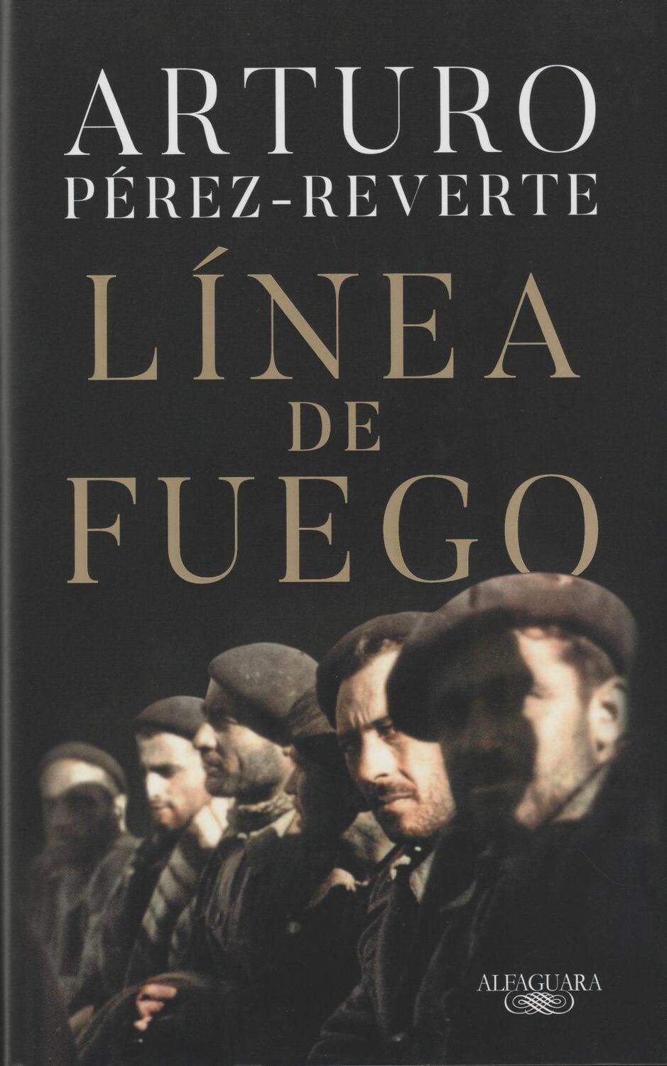 Cover: 9788420454665 | Línea de fuego | Arturo Pérez-Reverte | Taschenbuch | Spanisch | 2020