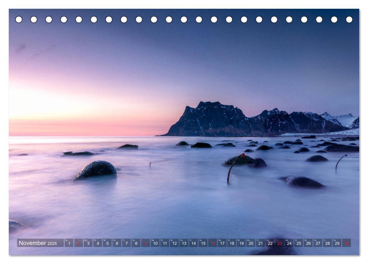 Bild: 9783435280025 | Lofoten - From Dusk Till Dawn (Tischkalender 2025 DIN A5 quer),...