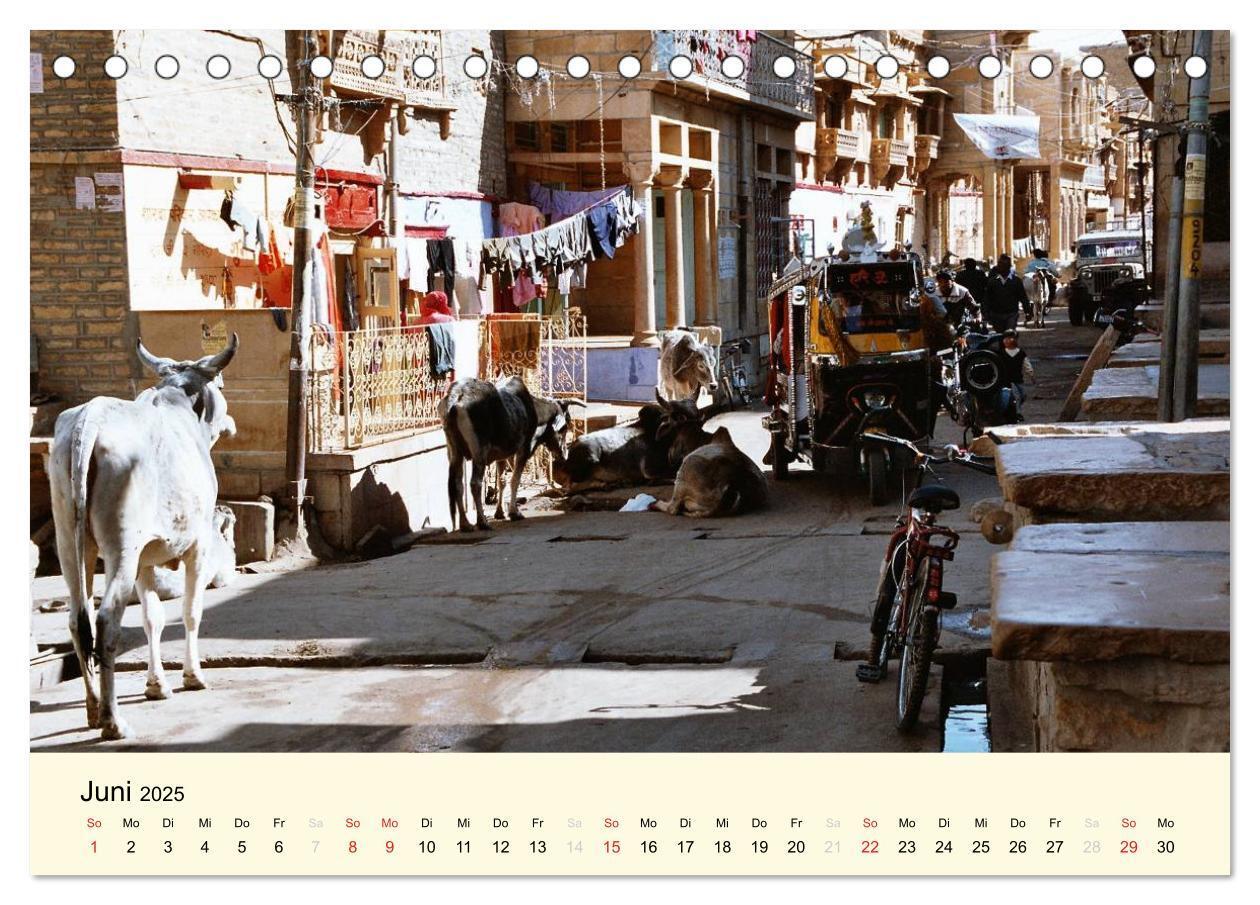 Bild: 9783435728114 | Alltagsleben in Indien (Tischkalender 2025 DIN A5 quer), CALVENDO...