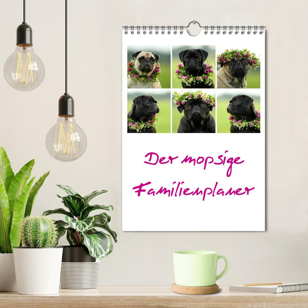 Bild: 9783457067796 | Der mopsige Familienplaner (Wandkalender 2025 DIN A4 hoch),...