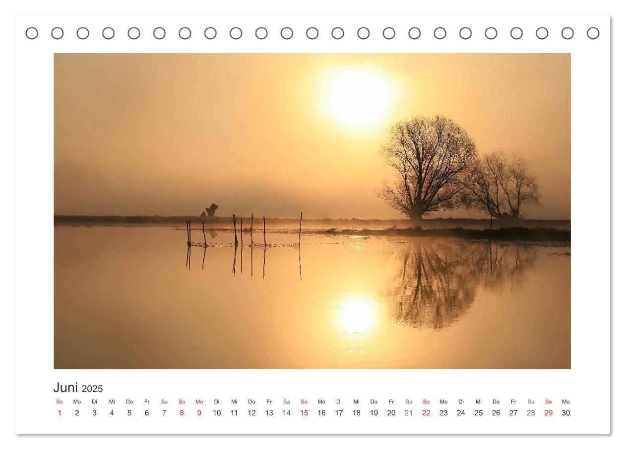 Bild: 9783435759101 | Lichtzauber 2025 (Tischkalender 2025 DIN A5 quer), CALVENDO...