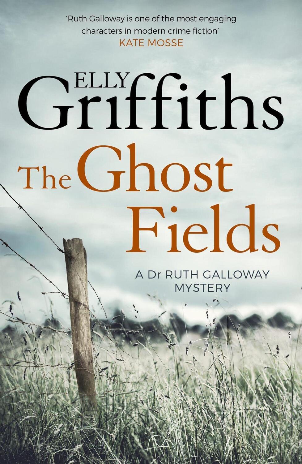 Cover: 9781786482174 | The Ghost Fields | The Dr Ruth Galloway Mysteries 7 | Elly Griffiths