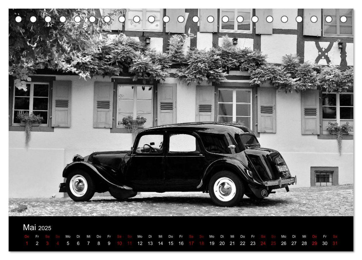 Bild: 9783435436118 | Citroën 11 CV Traction Avant in schwarzweiss (Tischkalender 2025...