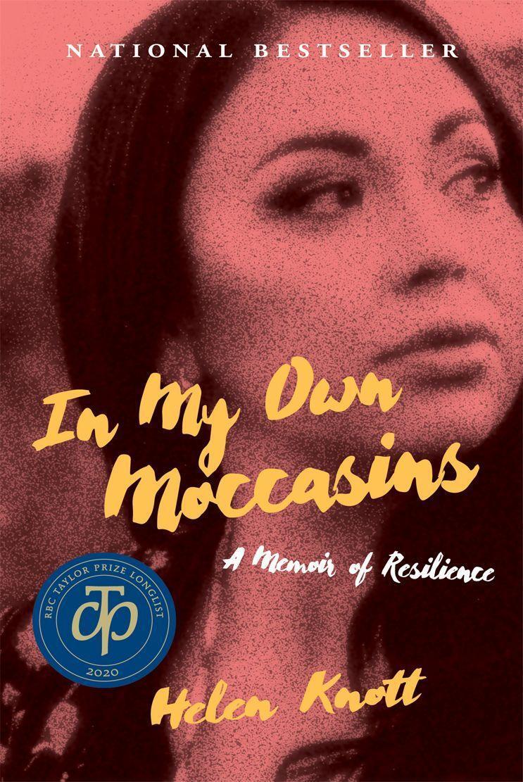 Cover: 9780889777316 | In My Own Moccasins | A Memoir of Resilience | Helen Knott | Buch