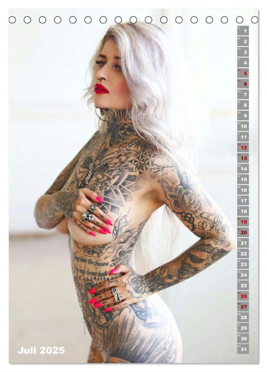 Bild: 9783457144220 | Beauty Tattoo Girls (Tischkalender 2025 DIN A5 hoch), CALVENDO...