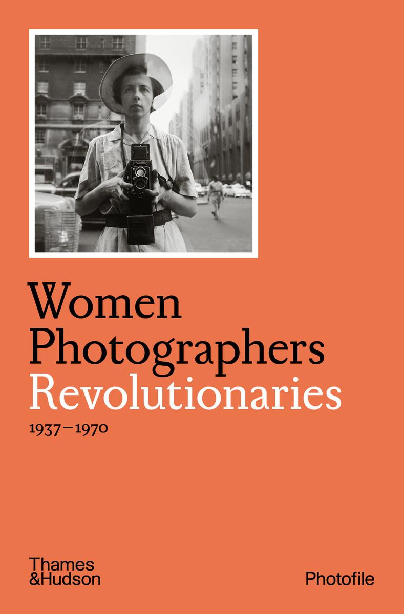 Cover: 9780500411162 | Women Photographers: Revolutionaries | Clara Bouveresse | Taschenbuch