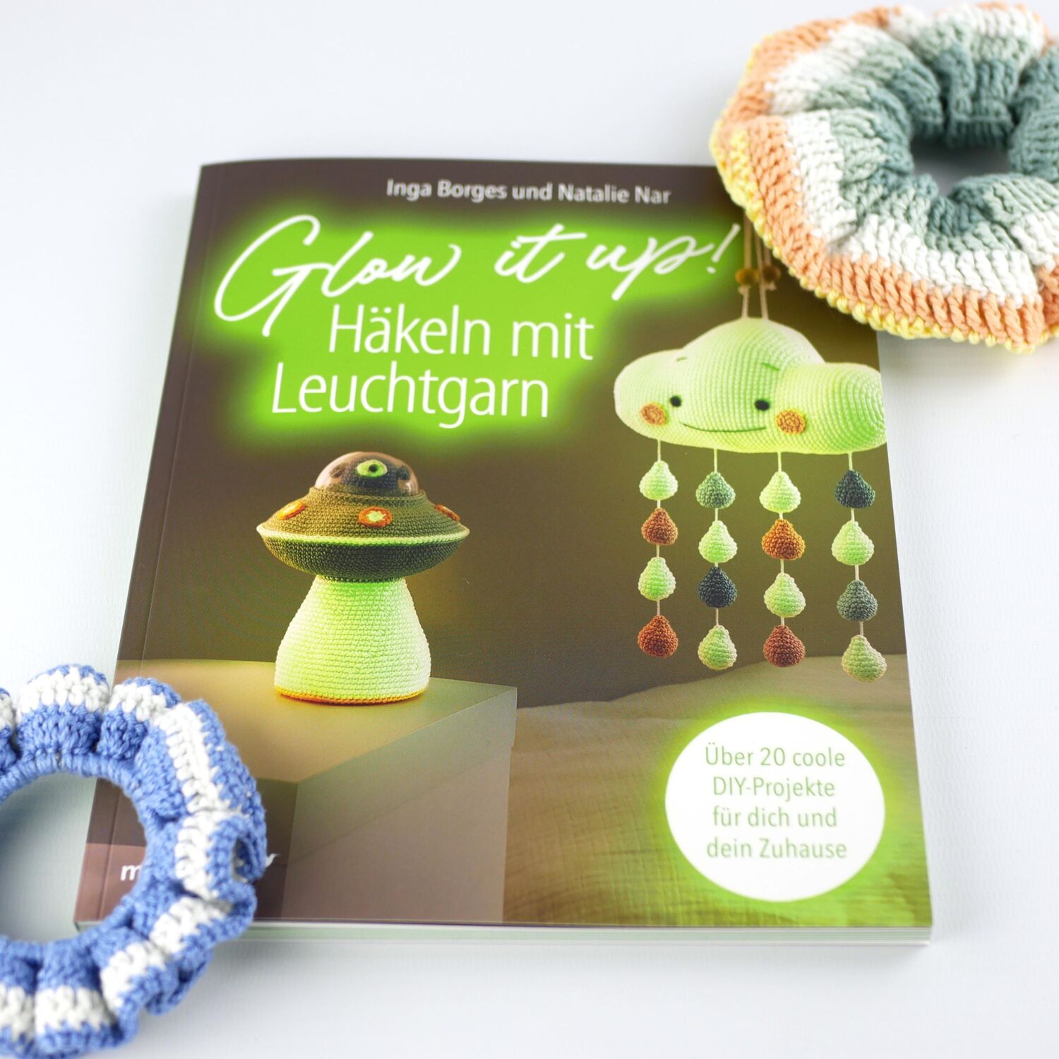 Bild: 9783747406649 | Glow it up: Häkeln mit Leuchtgarn | Inga Borges (u. a.) | Taschenbuch