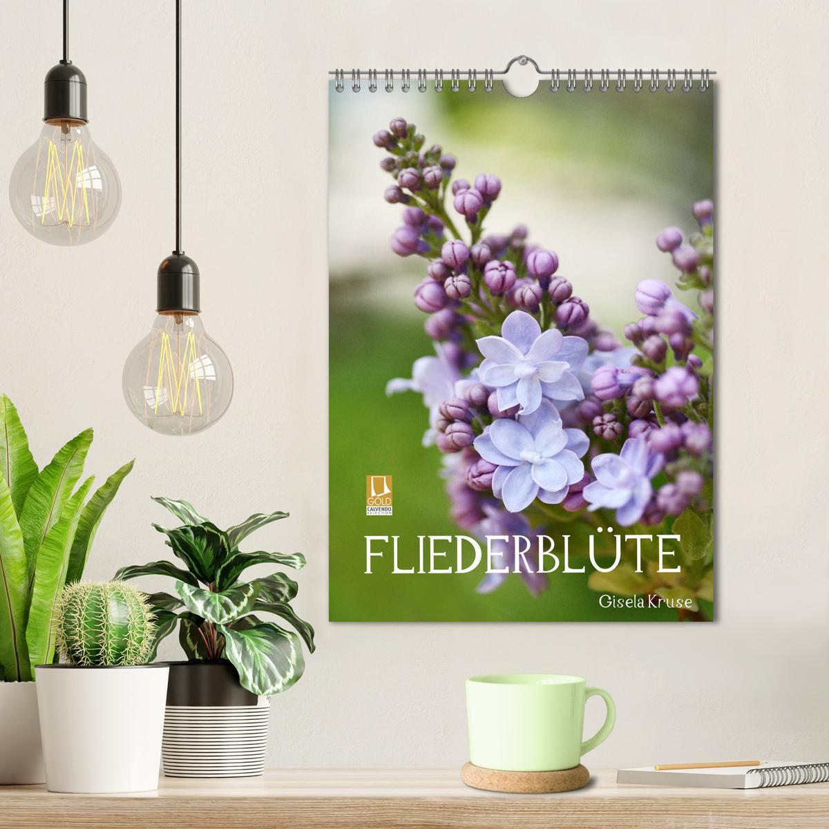 Bild: 9783435981960 | Fliederblüte (Wandkalender 2025 DIN A4 hoch), CALVENDO Monatskalender