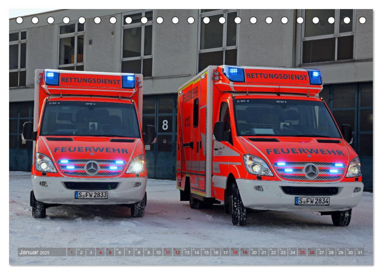 Bild: 9783383959110 | Einsatzfahrzeuge der Feuerwehr Stuttgart (Tischkalender 2025 DIN A5...