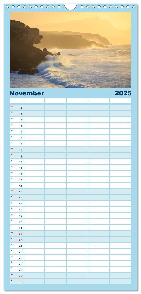 Bild: 9783457118290 | Familienplaner 2025 - Fuerteventura mit 5 Spalten (Wandkalender, 21...