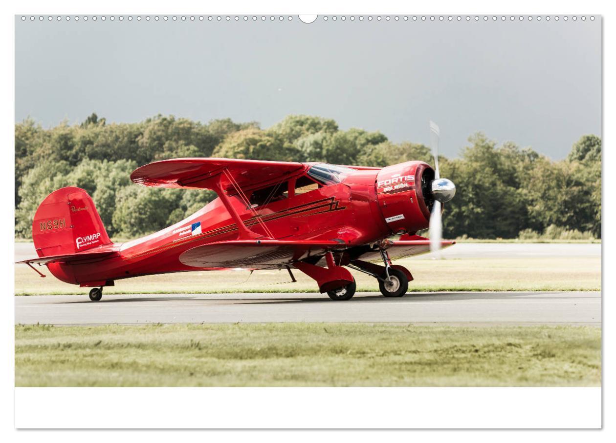 Bild: 9783435829613 | AVIATION CLASSICS seen by custompix.de (Wandkalender 2025 DIN A2...