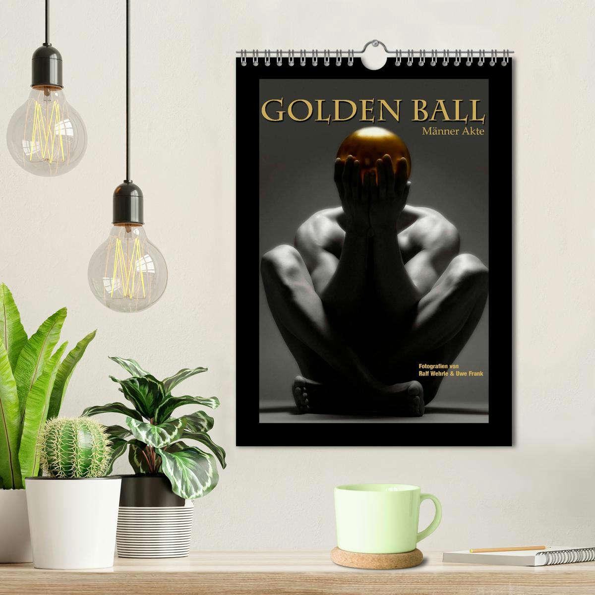 Bild: 9783457035221 | Golden Ball - Männer Akte (Wandkalender 2025 DIN A4 hoch), CALVENDO...