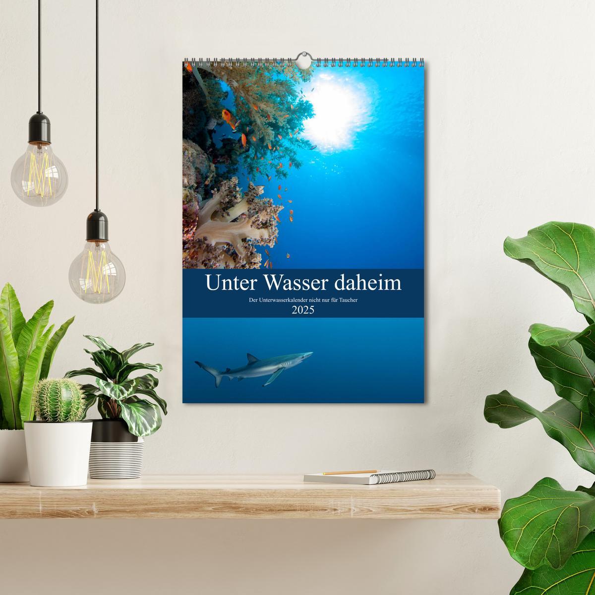 Bild: 9783435989782 | Unter Wasser daheim (Wandkalender 2025 DIN A3 hoch), CALVENDO...