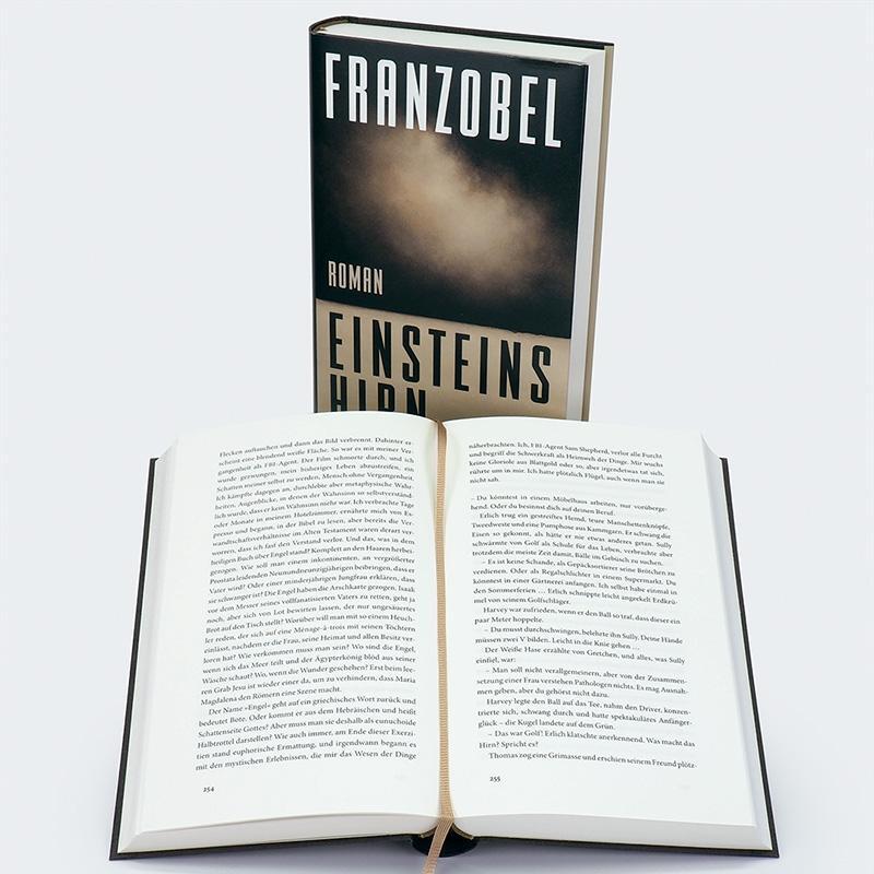 Bild: 9783552073340 | Einsteins Hirn | Roman | Franzobel | Buch | Lesebändchen | 544 S.