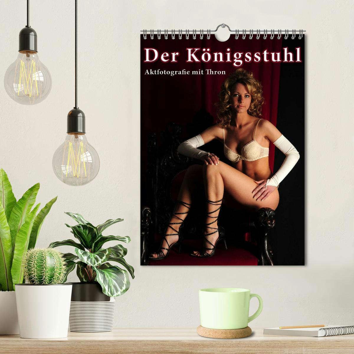 Bild: 9783457070031 | Der Königsstuhl - Aktfotografie mit Thron (Wandkalender 2025 DIN A4...