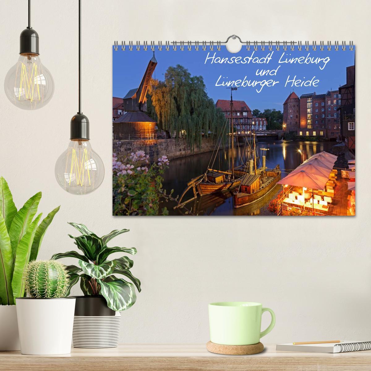 Bild: 9783435791743 | Hansestadt Lüneburg und Lüneburger Heide (Wandkalender 2025 DIN A4...