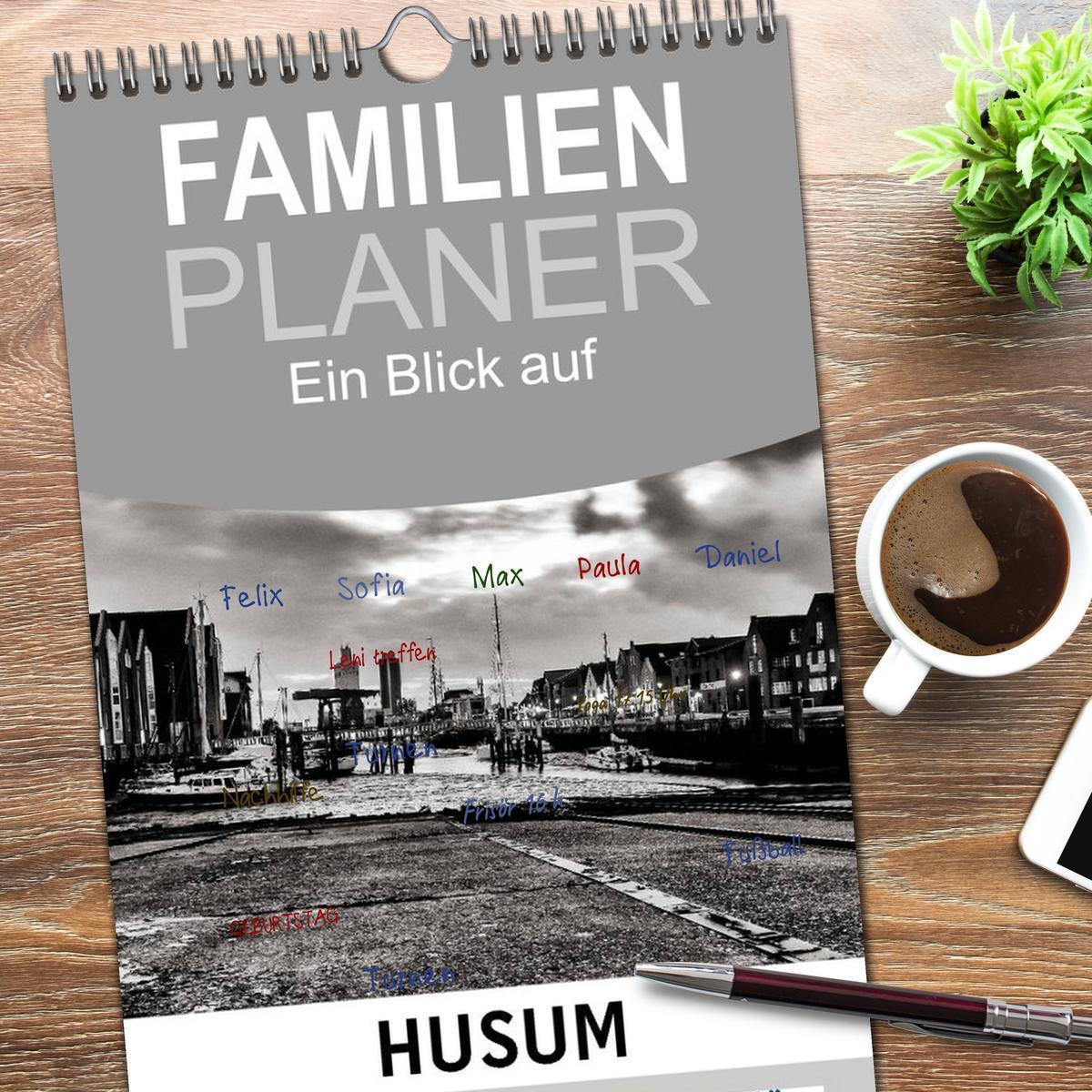 Bild: 9783457118436 | Familienplaner 2025 - Ein Blick auf Husum mit 5 Spalten...