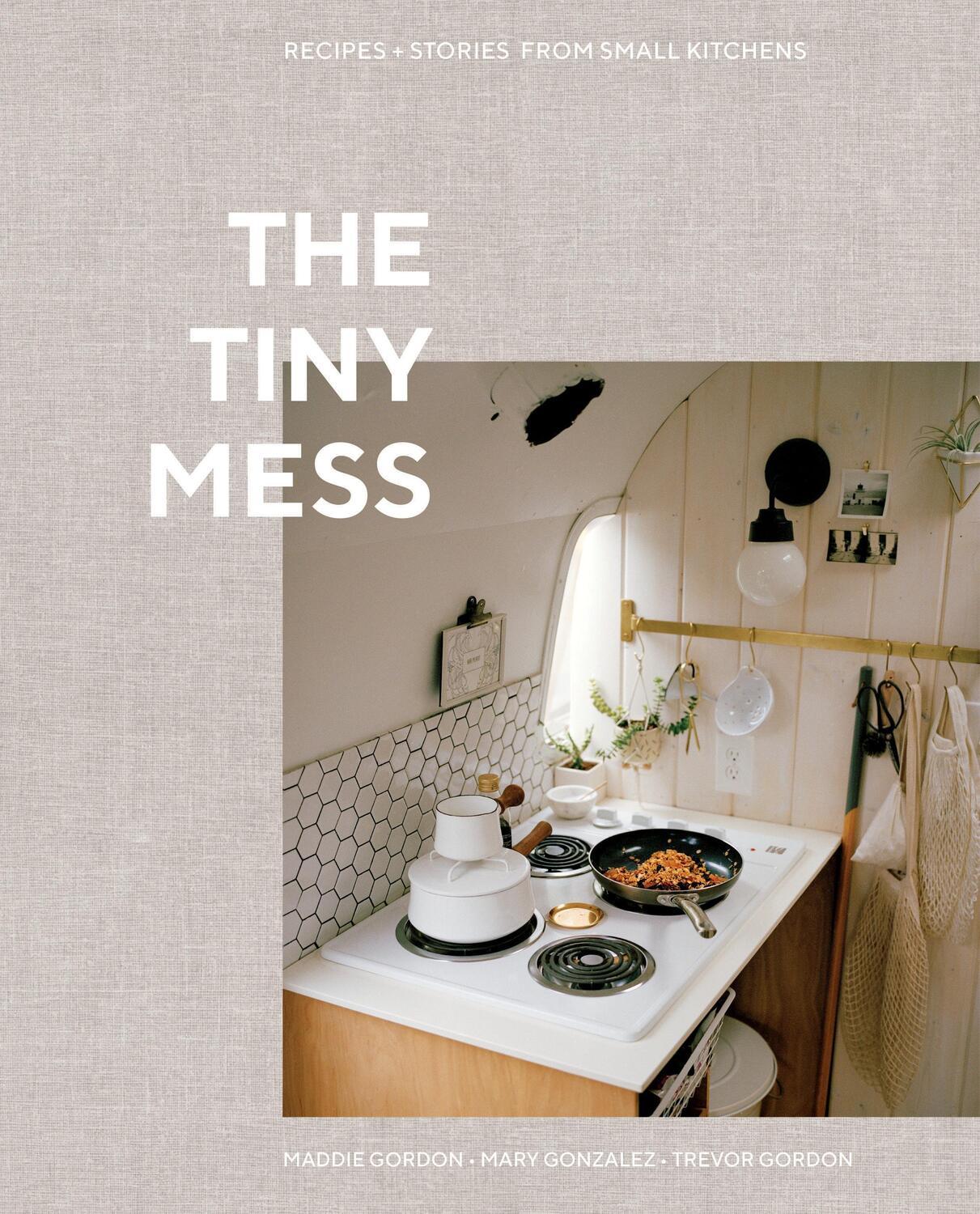Cover: 9780399582738 | The Tiny Mess: Recipes and Stories from Small Kitchens | Buch | 2019