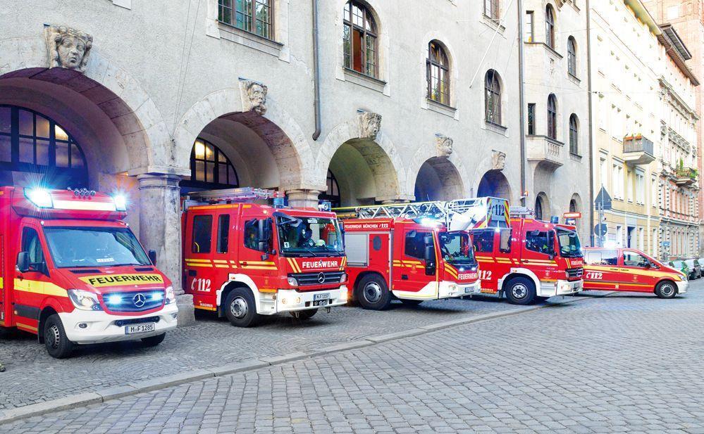 Bild: 9783751610278 | Die aktuellen Fahrzeuge der Feuerwehr München | Hans-Joachim Profeld
