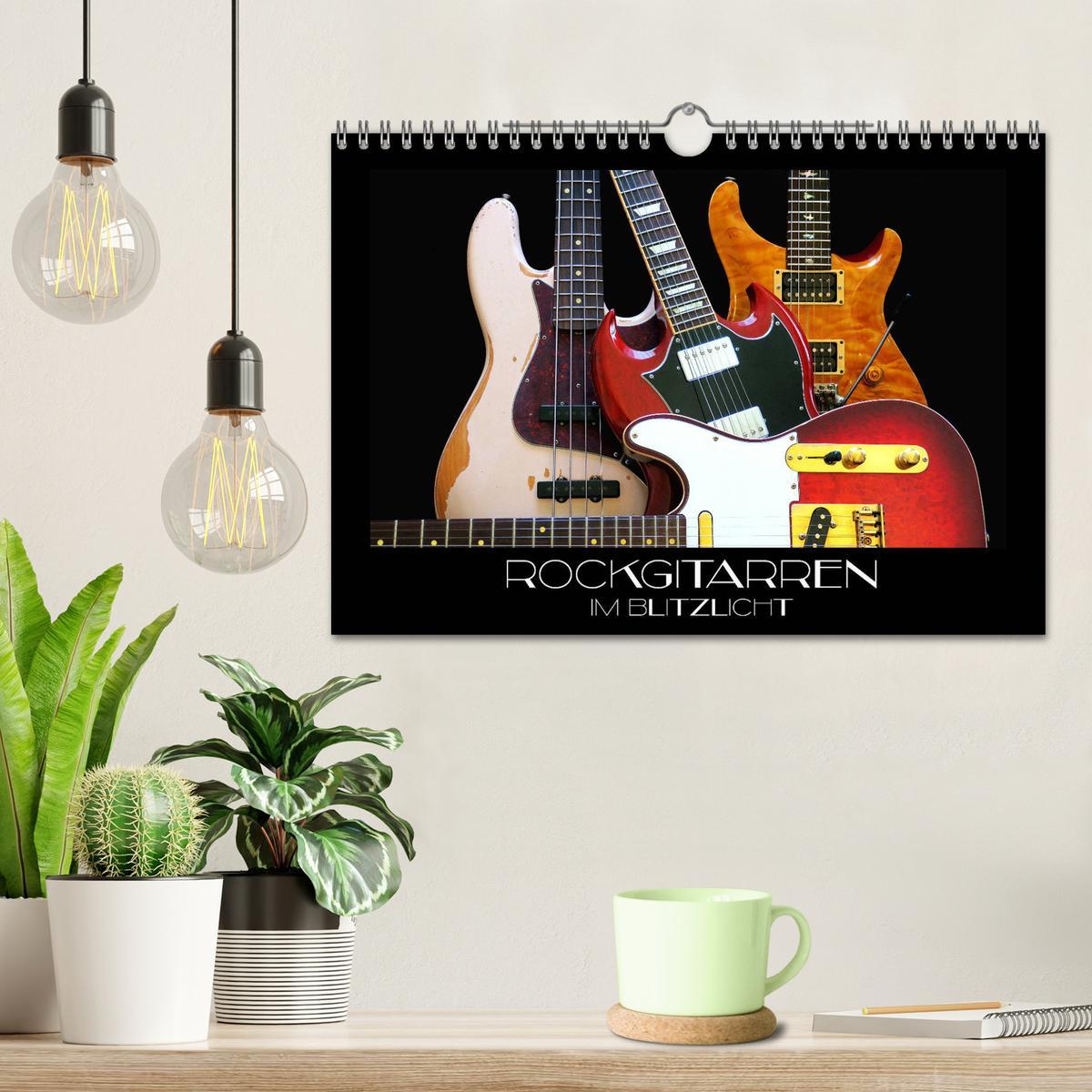 Bild: 9783435344635 | Rockgitarren im Blitzlicht (Wandkalender 2025 DIN A4 quer),...