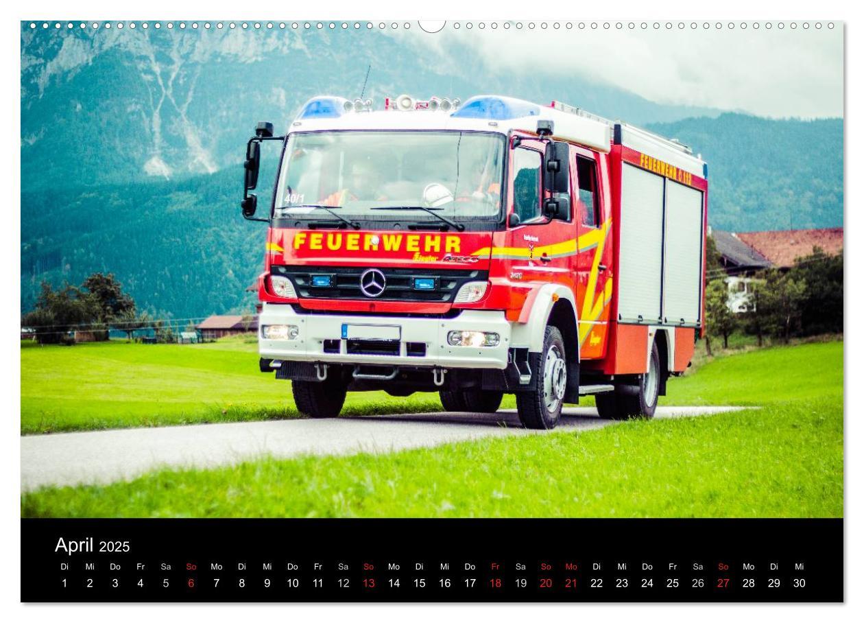 Bild: 9783435768677 | Einsatzfahrzeuge - Bayern (Wandkalender 2025 DIN A2 quer), CALVENDO...