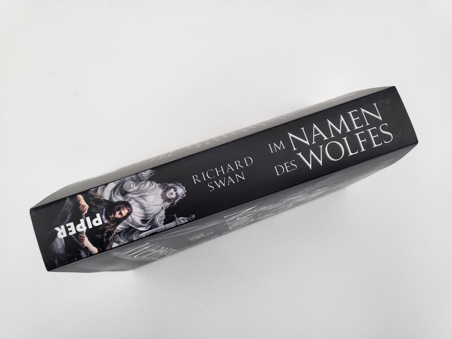 Bild: 9783492706612 | Im Namen des Wolfes | Richard Swan | Taschenbuch | 528 S. | Deutsch