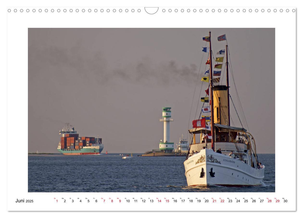 Bild: 9783435433995 | Rauchfahnen über der Ostsee - Schiffe unter Dampf (Wandkalender...